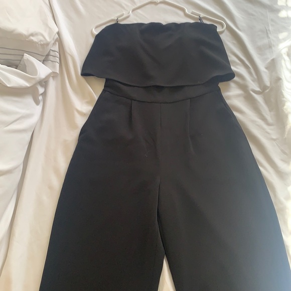 Express Flouncy Strapless Wide—leg Jumpsuit Pantsuit w/Pockets. Size 2. Black. - Picture 2 of 2